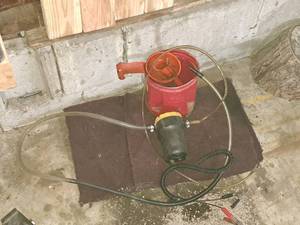 lot 288 image: Ironton 12V 5A 60W Oil Extractor Pump