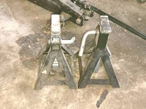 lot 290 image: Lot of (2) 3-Ton Jack Stands