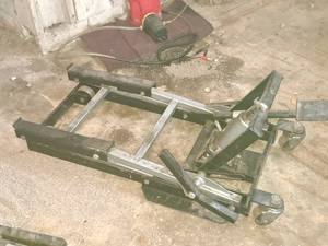lot 289 image: 1250-lbs MotorcycleATV Lift