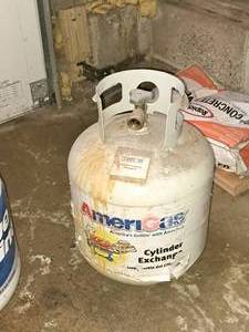 lot 882 image: AmeriGas 15-lb Propane Tank (empty)