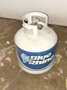 lot 883 image: Blue Rhino 15-lb Propane Tank (full )