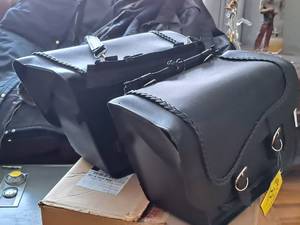 lot 145A image: Willie & Max Saddlebags Leather Motorcycle Saddlebags SB709 (New)