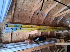 lot 904 image: 18 Extension Ladder