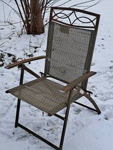 lot 908 image: Lot of (6) Fold-Up Patio Chairs