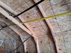 lot 909 image: Pole Pruning Saw  Extendable 8 to 16