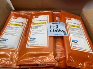 lot 71 image: 1 Box (192 Cloths) NEW Medline MSC098CHG ReadyPrep CHG 2% Chlorhexidine Gluconate Non-Sterile Patient Preoperative Skin Preparation Cloth - Fragrance Free