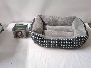 lot 48 image: Pet Bed and Calming Pheromone Diffuser Kit Set