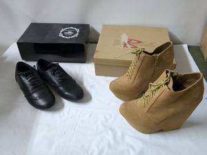 lot 61 image: Lot of 2 Pairs of Womens Shoes - Black Lace-Up Oxfords Size 12 and Tan Platform Boots Size 8