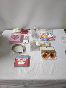 lot 67 image: Assorted Hair Accessories Collection Including Clips, Headbands, and Bows