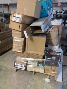 lot 72 image: Mixed Lot of Various Items Including Lighting, Sanitation Supplies, and More