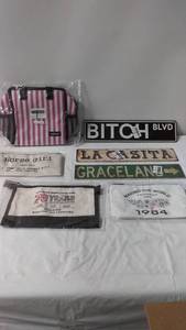 lot 124 image: Lot of Decorative Signs and Tote Bags Including La Casita, and More