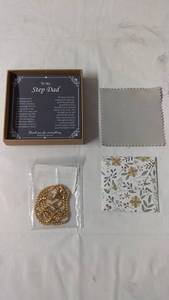 lot 146 image: Handmade Step Dad Gift Box with Heartfelt Message and Accessories