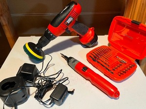GarageShop Tools...Black & Decker 9.6 Volt Drill Set