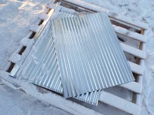 lot 47 image: Galvanized Metal Dcor size pieces with trim