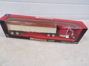 lot 26 image: Kenworth W900 Truck Diecast Collector Car