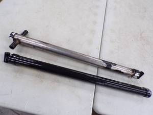 lot 77 image: 2 Hydraulic Rams