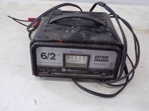 lot 89 image: Battery Charger