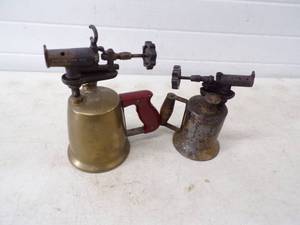 lot 113 image: Pair of Brass Torches