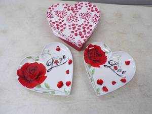 lot 124 image: Pair of Valentines Day Love Plates very Unique