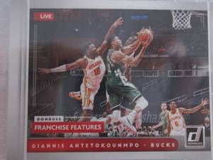 2021-22 NBA Hoops Giannis Antetokou...