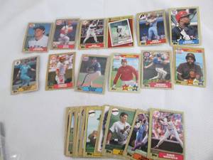 Assorted 1987 Topps Baseball Cards...