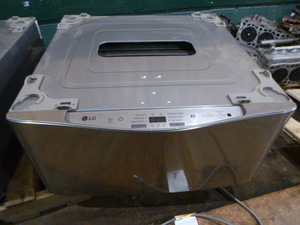 lot 72 image: LG SideKick Mini Top Load Pedestal Washer
