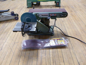 lot 13 image: Central Machinery Belt and Disc Sander