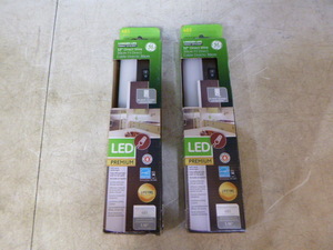 lot 21 image: 2 GE Under Cabinet Lights
