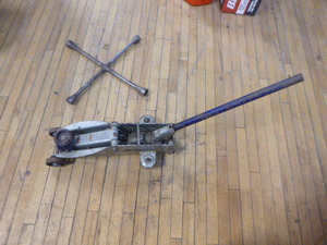 lot 25 image: Floor Jack and Lug Wrench