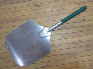 lot 28 image: Big Green Egg Aluminum Pizza Paddle