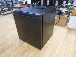 lot 39 image: Hisense Mini Refrigerator