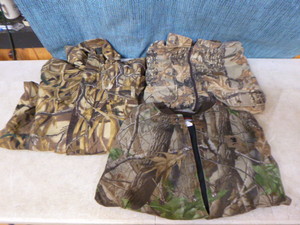 lot 42 image: 3 Mens Hunting Jackets