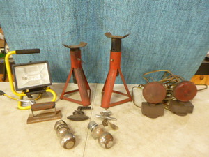 lot 52 image: Garage Items