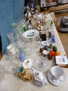 lot 85 image: Large Lot of Miscellaneous Household Dcor