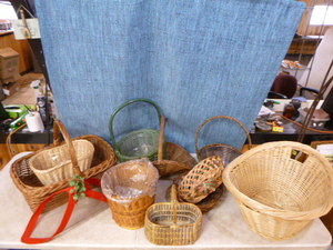 lot 86 image: Variety of Baskets
