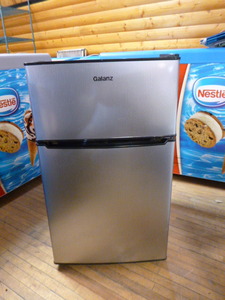lot 91 image: Galanz Mini RefrigeratorFreezer