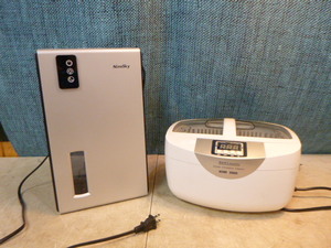 lot 113 image: Dehumidifier and Jewelry Cleaner