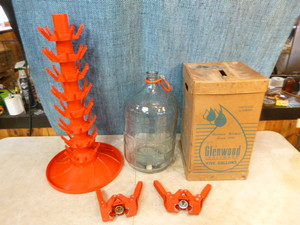 lot 98 image: Home Wine Making Items