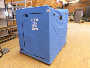 lot 146 image: Clam 2000 Portable Fish House