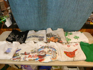 lot 148 image: Womens XL Sweatshirts