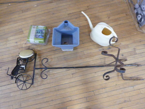 lot 160 image: Garden Items