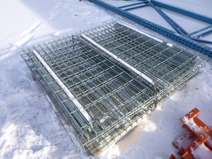 lot 8 image: 8 Pallet Racking 46 X 42 Wire Decks