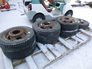 lot 10 image: 7 Samson Tires with Rims