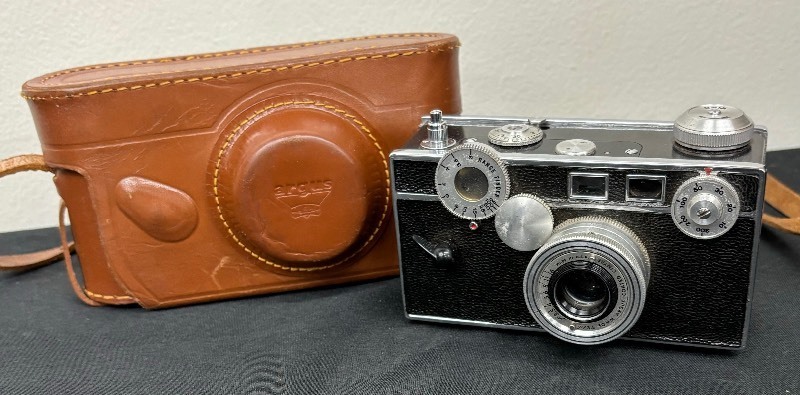 lot 212 image: Vintage Argus Camera with Case