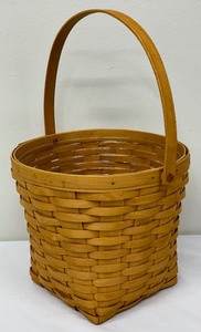 lot 170 image: Longaberger Classic Basket with Liner - 1998