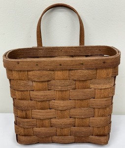 lot 100 image: Basketville Basket from Putney, Vermont