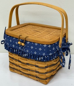lot 19 image: Longaberger Classic Basket - Blue Remembrance 16748 - 1996