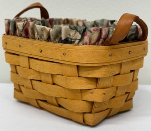 lot 205 image: Longaberger Classic Basket - Tea #10740 -1999