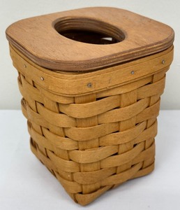 lot 43 image: Longaberger Basket Tissue Holder with Liner