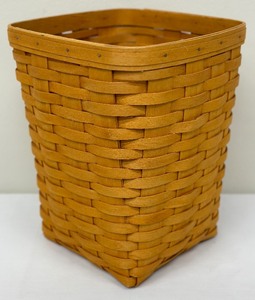 lot 122 image: Longaberger Classic Basket - 2000